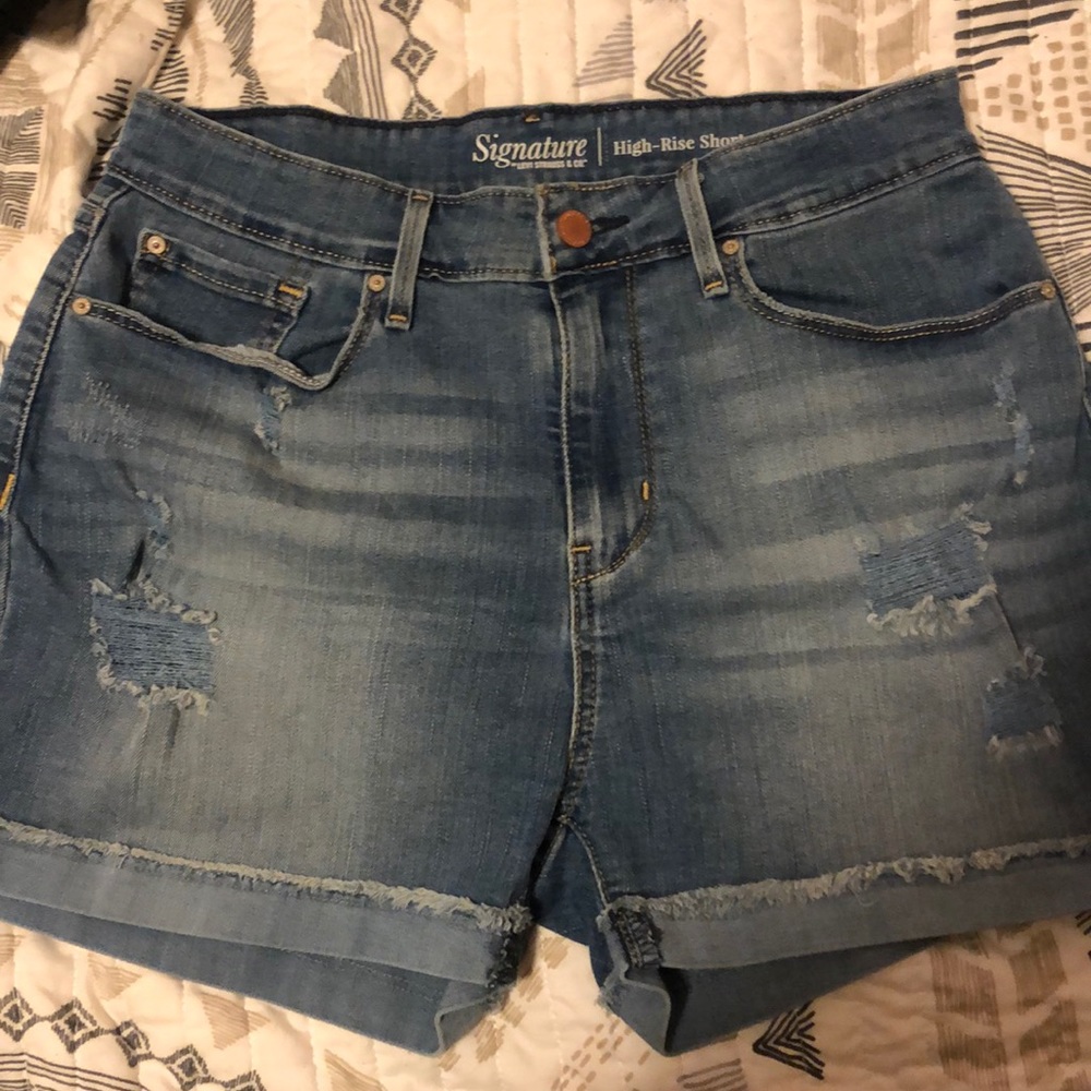 NWOT Signature Levi Strauss & Co Shorts
